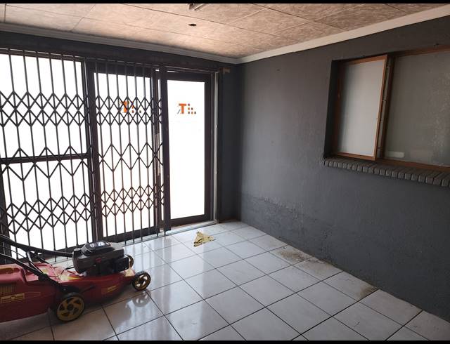 9 BEDROOM HOUSE FOR SALE IN IVY PARK